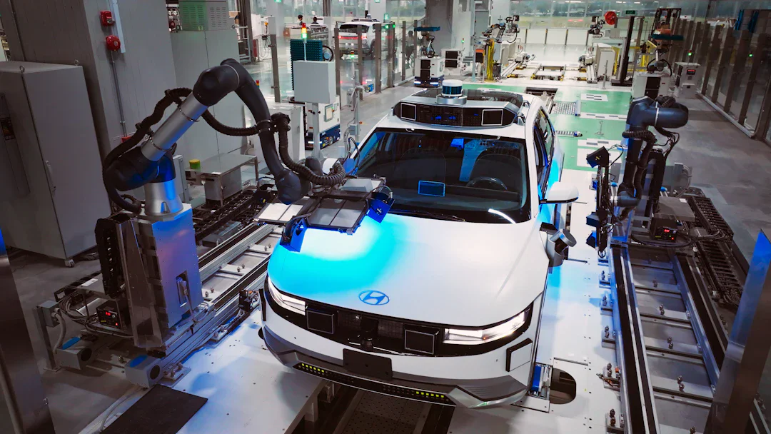 自動車業界の AI スキル争奪戦――GM・Ford が人員削減と人材採用を同時推進