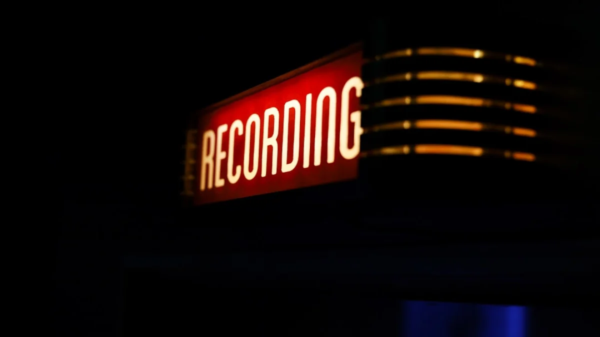 Jorja Smithの声をAIで再現した疑惑と報酬問題