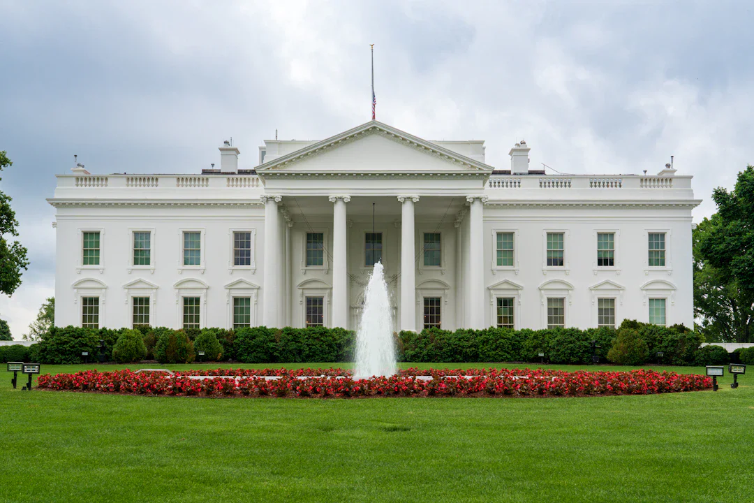 Anthropic CEOアモデイ氏とトランプ大統領が初会談、AI安全性めぐる対立の中で夕食会