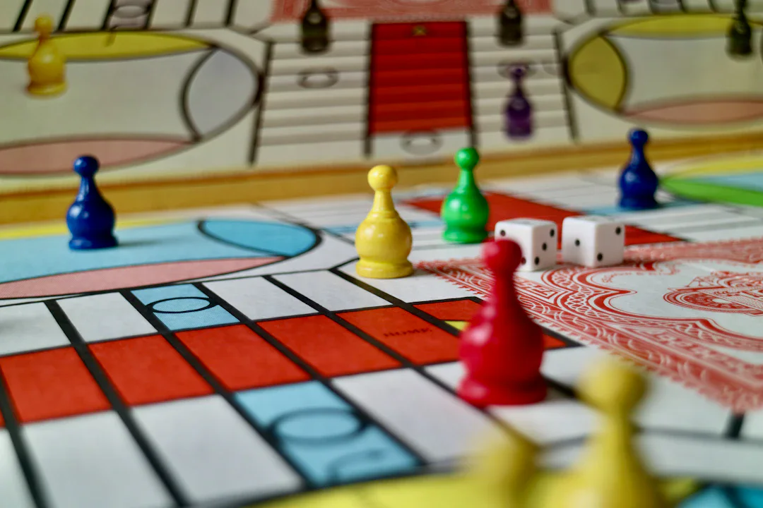 AI「Ataraxos」が不完全情報ゲームStratego最強プレイヤーを撃破、学習費用は500分の1