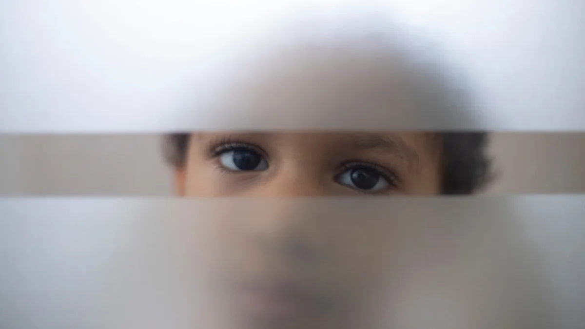 ChatGPTに年齢推定導入、若年層保護を強化