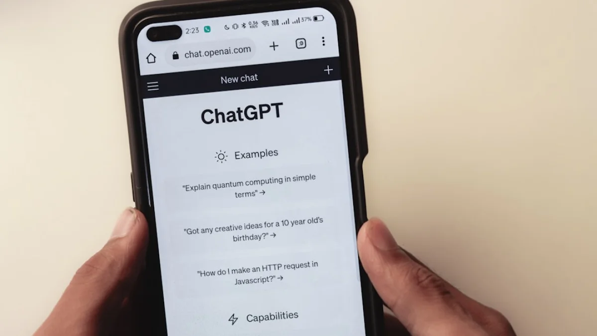 ChatGPTに広告を直接組み込む案、波紋広がる