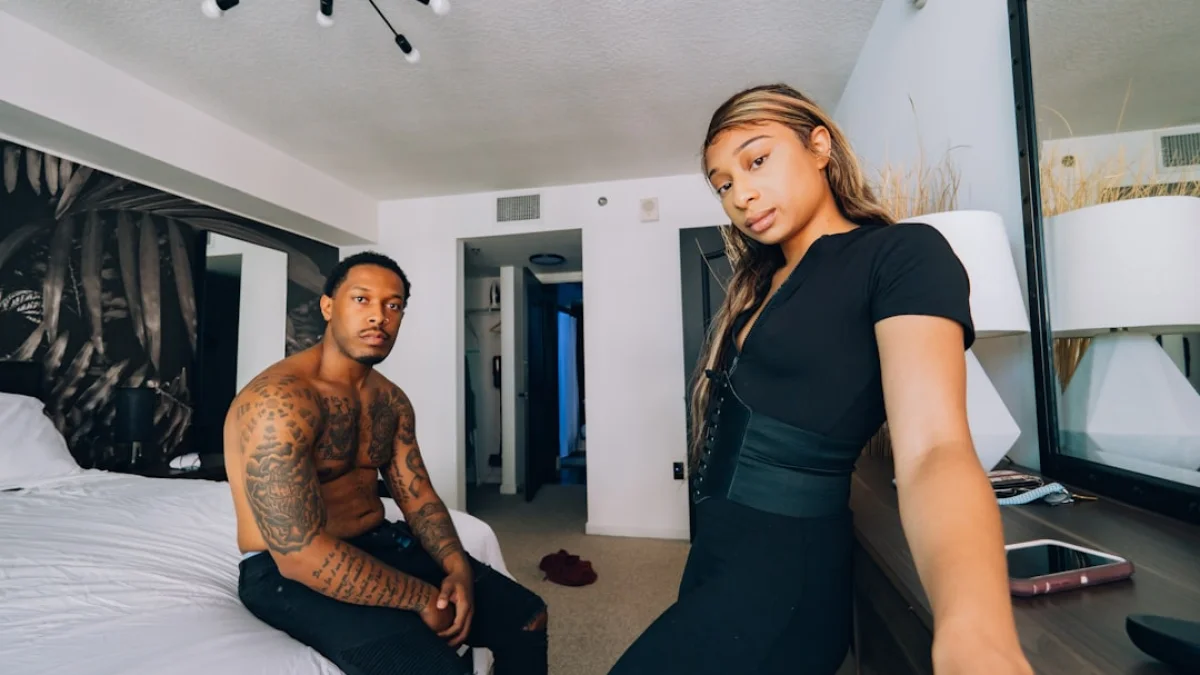 有名カップル離婚が示すデジタル暴力の背景と教訓