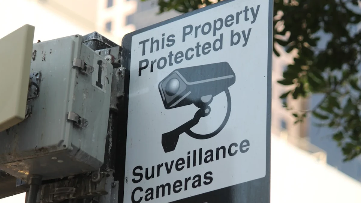 Flockの監視AIと海外ギグ労働の実態