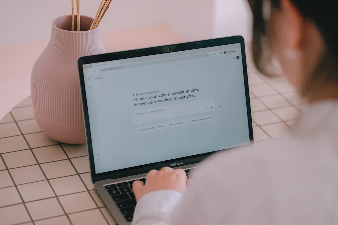 Hugging Faceが「ML Intern」公開、チャットだけで機械学習実験を自動実行