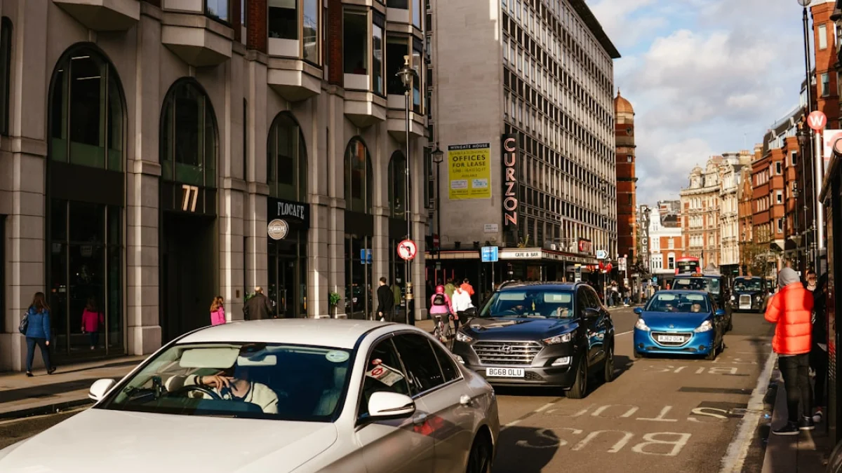 ロンドンの自動運転タクシー、街で試される現実