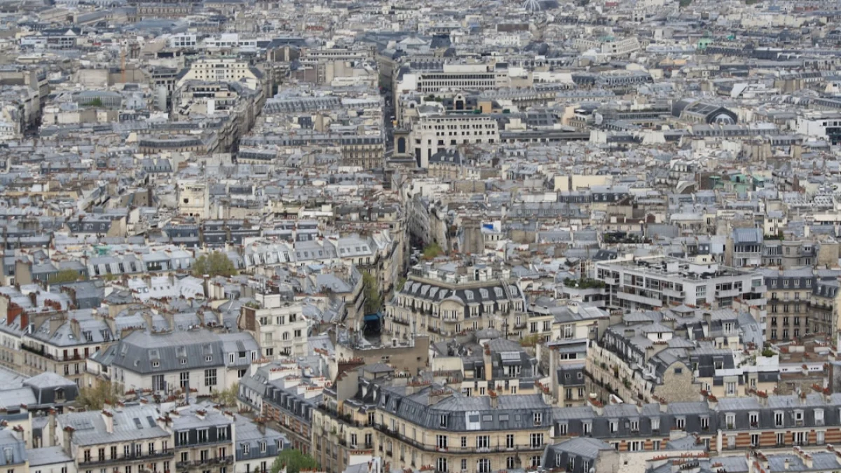 Mistral、パリ郊外に8.3億ドル投資へ