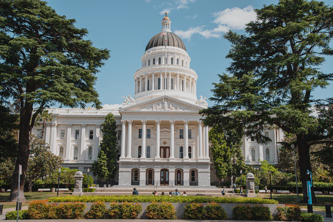 カリフォルニア州、AI による雇用喪失に対応する公式対策計画を指示——米国の州として初