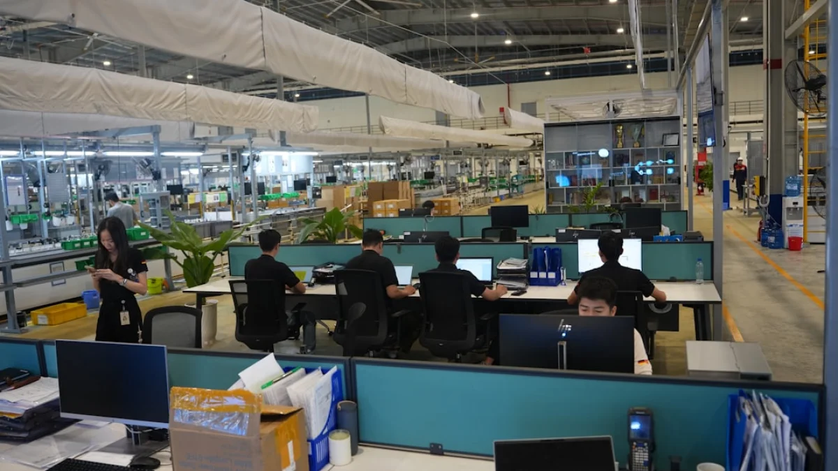 Oracle、AI投資で数千人の見直しか