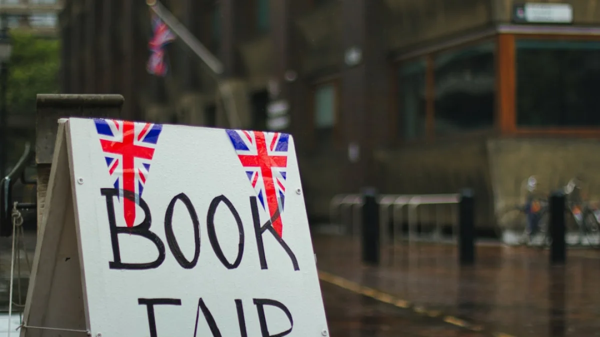 白紙の本で抗議：著者1万人が示した異議