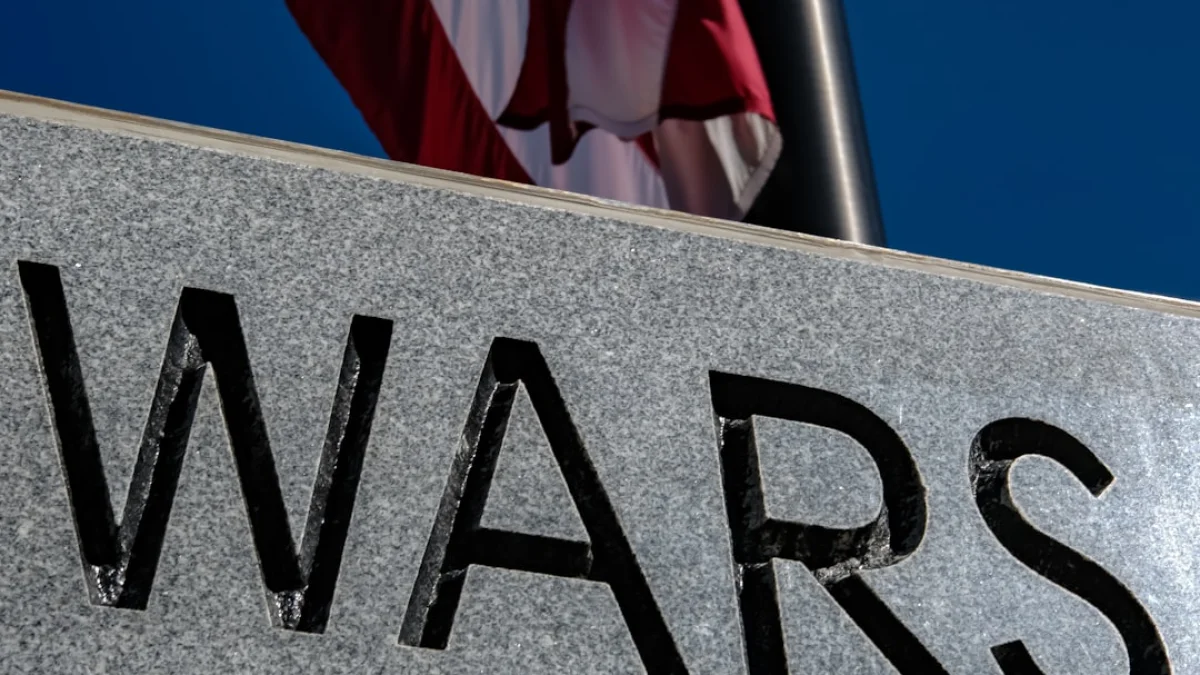 AI戦争の拡大と防衛企業の責任：規制と社会