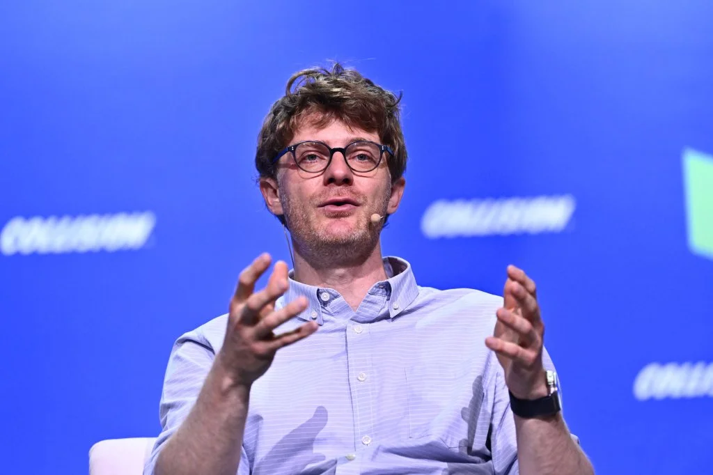 Richard Socher の自己改善 AI スタートアップが $650M 調達——AI が自分自身を研究・改善するパラダイム実装へ