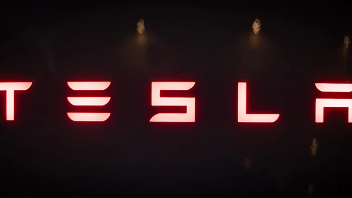 王立協会会長の発言が波紋、マスク対応めぐる論争再燃