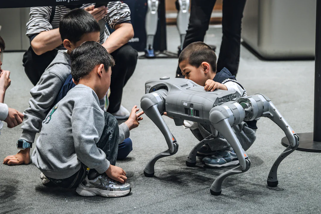 Shanghai World AI Conference で見えた中国の技術躍進、ヒューマノイドロボット400以上と半導体・AI 開発の並行戦略