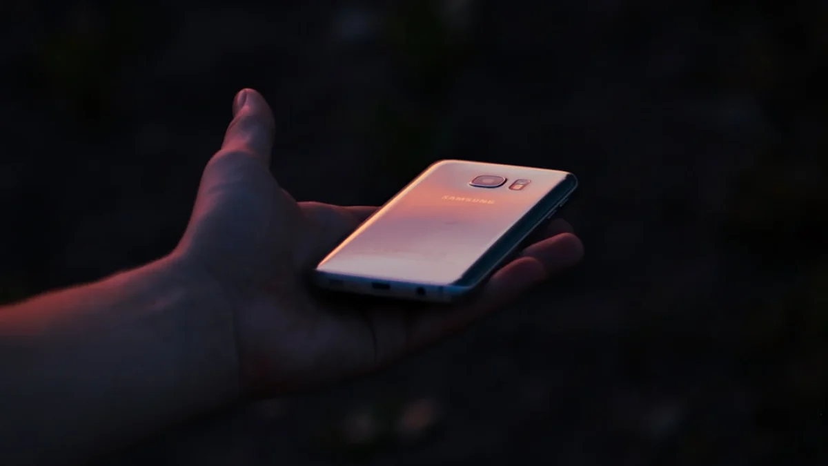 スマホで思考するAIが来る、2.4倍圧縮で現実味