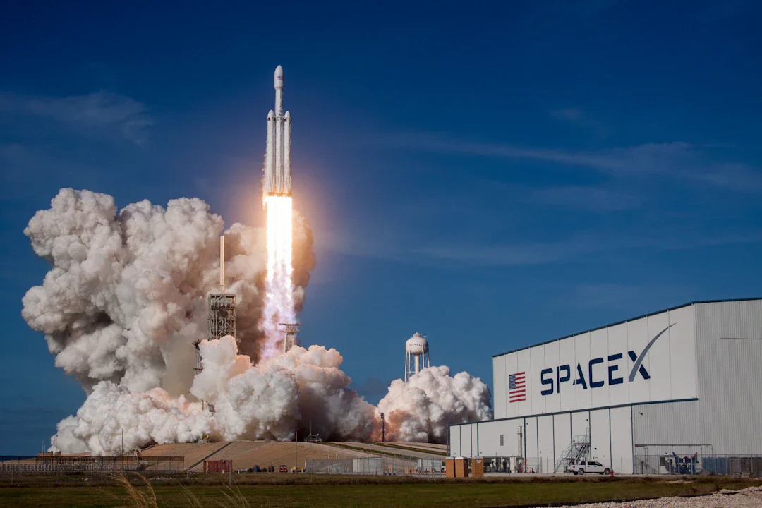 SpaceX、$2兆評価で IPO 申請——xAI $6.36B 赤字、Anthropic との年 $15B 計算リソース契約が判明
