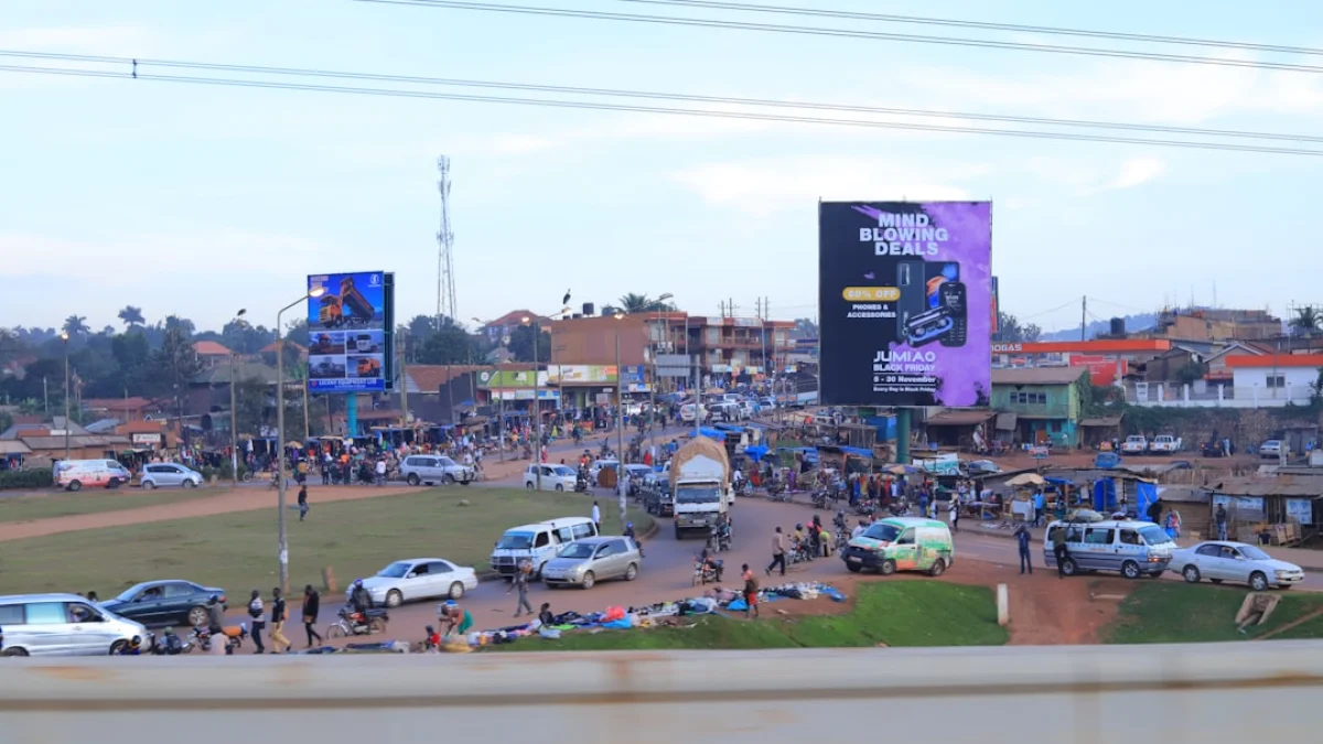 電話で育つウガンダのAI療法ボットと多言語化